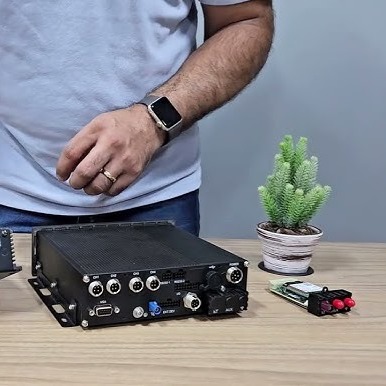 Servicio de instalación de DVR Móvil Hikvision AE-MD5043-SD/I/GLF/WI58